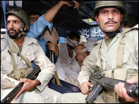 نیروهای پاکستانی در عملیات لال مسجد