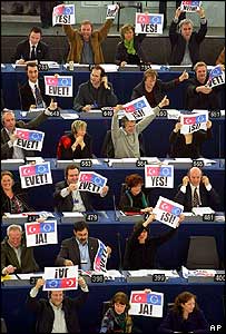 Avrupa Parlamentosu'nda Türkiye'yle ilgili bir oylamada evet oyu kullanan temsilciler