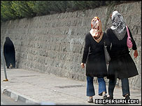 دختری جوان در تهران