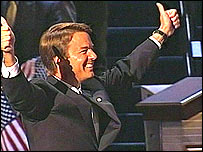 John Edwards Boston'daki Demokrat Parti kurultayında
