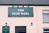 Yr enw'n dal yn fyw yn yr ardal ond olion y llys wedi diflannu