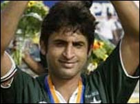 ٹیم کے کپتان محمد ثقلین 