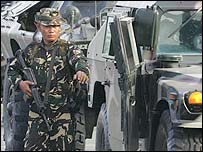 Tentara Filipina berjaga-jaga