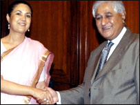 भारत-पाकिस्तान के विदेश मंत्रालय के वरिष्ठ अधिकारी  