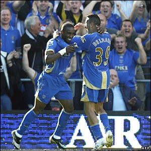 Jermain Defoe  và Nadir Belhadj