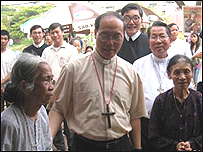 Đức Tổng Giám mục Hà Nội, Ngô Quang Kiệt thăm giáo sứ Thái Hà chiều 12/9/08 (Vietcatholic.net)
