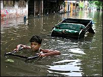 कोलकाता में भारी बारिश
