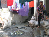 شہر کی ایک غیرب آبادی کا منظر