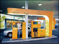 Posto de gasolina para mulheres na Suécia