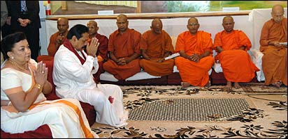 President visiting New York temple (photo Sudath Silva)