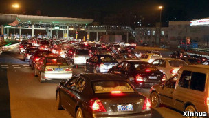 上海京滬高速入口處的擁堵車輛