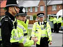 Operasyon sırasında polisler