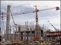 Construção da fábrica de pasta de celulose da finlandesa Botnia continua no Uruguai