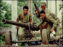 Soldados peruanos na fronteira com o Chile, em 1995