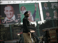 policial patrulha rua às vesperas das eleições