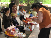 Bán đồ cổng chùa