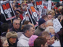 Irak savaşını protesto eden Londralılar