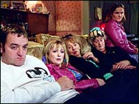 विज्ञापनों की तीखी आवाज़ 