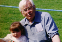 Jeremiah Williams gyda'i wyres.