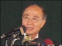 Akashi addressing media in Colombo (photo Elmo Fernando)