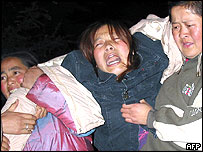 Madende yakınını kaybeden bir kadının üzüntüsü