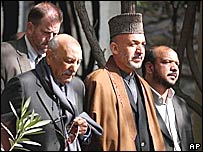 ज़हीर शाह के साथ हामिद करज़ई