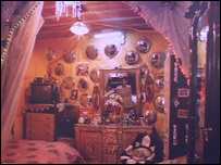 Barraco sob viaduto em São Paulo