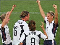 شادی تيم آمريکا پس از پيروزی مقابل آلمان