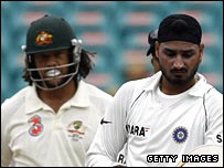 ہربھجن  اور سائمنڈز