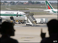 Bir Alitalia uçağı