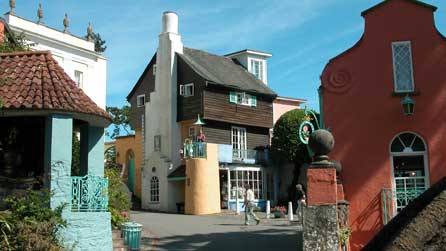 Siopau ym Mhortmeirion