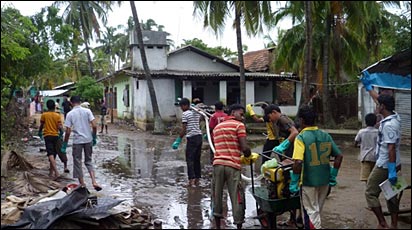 young volunteers cleaning wells in Muttur