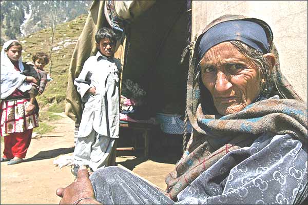 कश्मीर भूकंप के छह महीने बाद