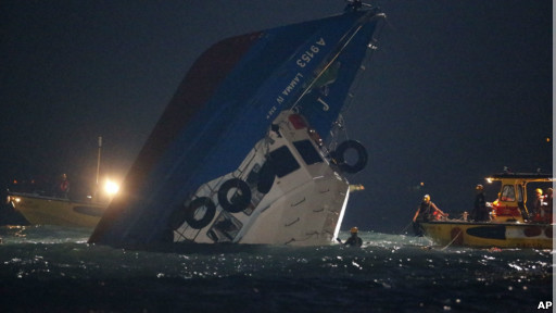 這艘小輪事發時正從香港中環開往南丫島