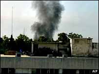 Fumaça na Mesquita Vermelha, em Islamabad, depois de ação das forças de segurança paquistanesas