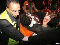 Palestino ferido é atendido em hospital