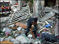 Escombros após explosão em Tabbaneh, em Trípoli