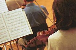 Image: girl playing violin