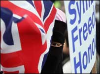 Müslüman İngilizler gösteride