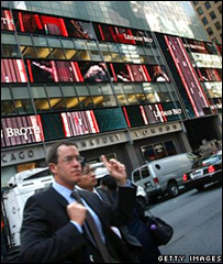 Cảnh sát phong tỏa trụ sở ngân hàng tại New York