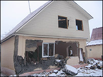 क्षतिग्रस्त घर