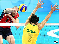 Giba tenta bloqueio na final contra os EUA