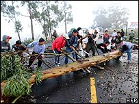 Indígenas bloqueiam estrada no Equador