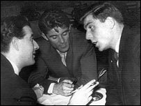Duncan Edwards and Yugoslav journalists (04/02/58)