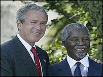 अफ़्रीका राष्ट्रपति थाबो एम्बेकी अमरीकी राष्ट्रपति के साथ