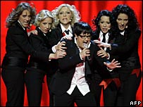 Ca sỹ Marija Serifovic và ban nhạc