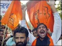  سخت گیر ہندو تنظیم شو سینا کےکارکن 