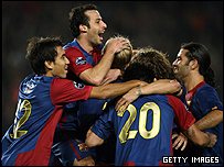 بازيکنان تيم بارسلونا در حال شادمانی