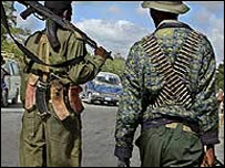 मोगादिशू में हथियारबंद लोग