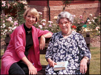 TV presenter Pam Rhodes with Edith Pargeter (1992)
